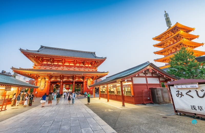 Świątynia w Kioto otoczona zielenią